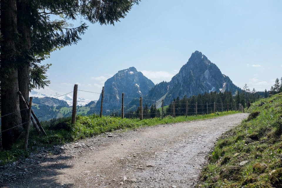 Approaching mounts Kleiner Mythen and Grosser (bigger) Mythen.