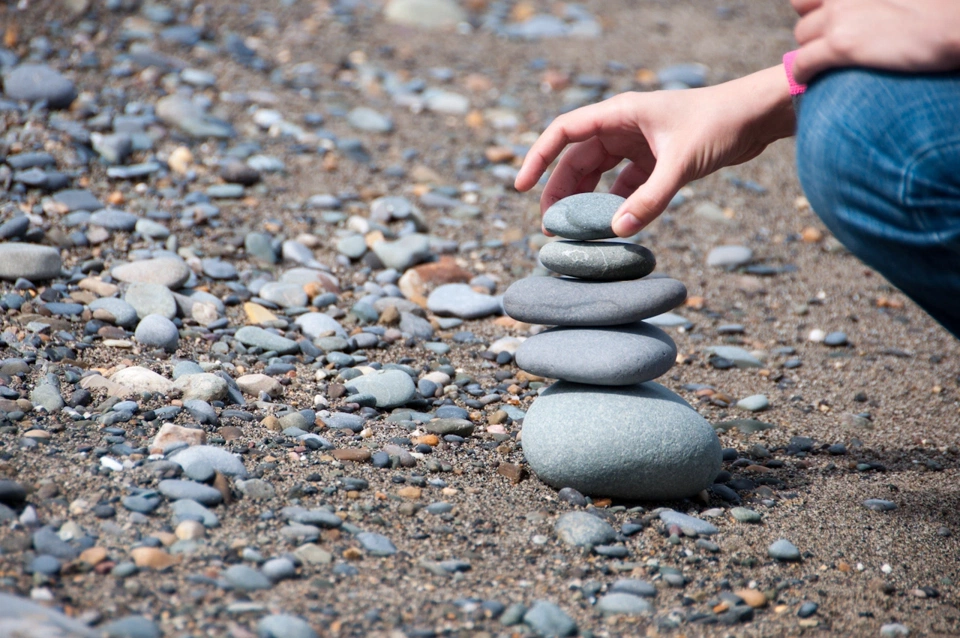 cairn-with-beach-stones.webp