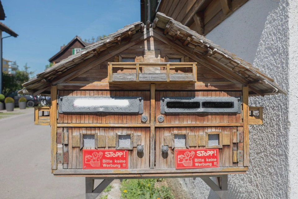 Mailbox reproduction of the house next to it.