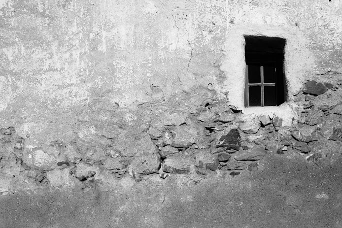 bw-interesting-wall-texture.webp