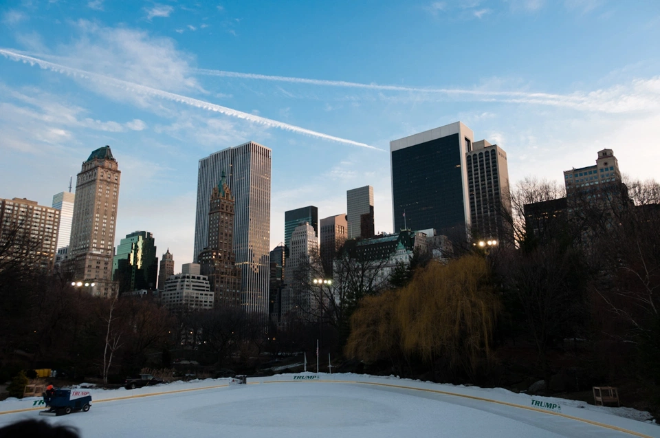 An ice skating rink under the eager look of New York&rsquo;s skyline.
