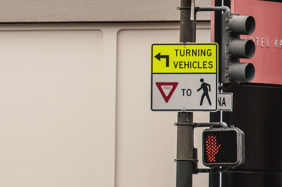 Many Japanese Kanji are composed by simpler kanjis that get combined together. This sign was spotted in Japantown, the San Francisco’s Japanese neighborhood. I don’t think this is just a coincidence.