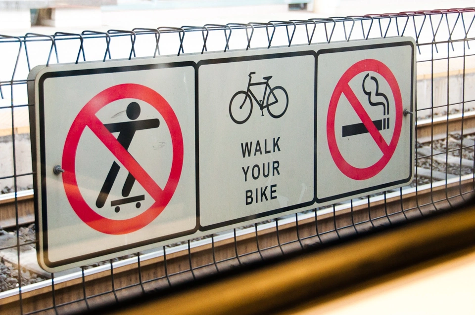 In Europe you don&rsquo;t usually see full grown men skateboarding, in the US you definitely do (and they are noisy).