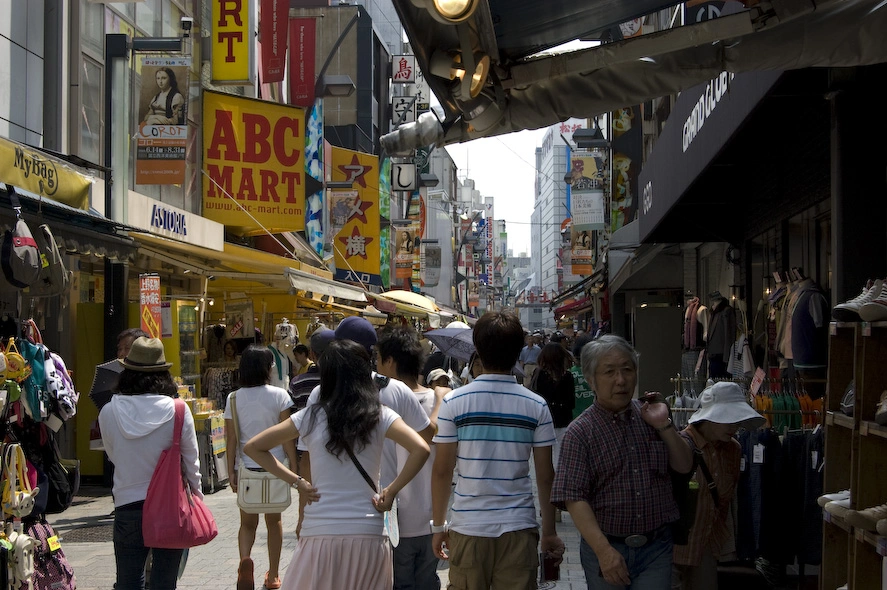  Una de las calles comerciales. El poco espacio y la gran cantidad de tiendas que había me recordaban más a la idea que tengo de algunas ciudades chinas que a Japón (Blandford, si tengo una idea equivocada dímelo por favor :D).