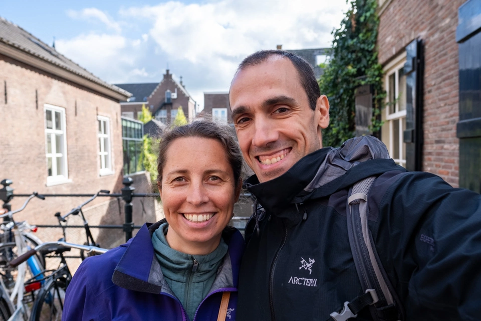 Loes and I standing in front of one of Den Bosch&rsquo;s canals.