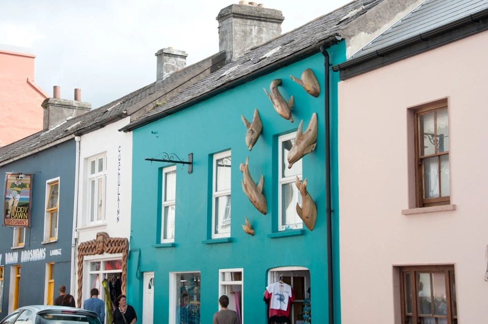 dingle-colorful-town.webp