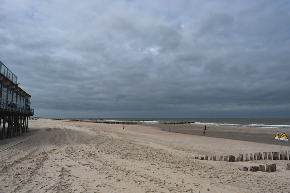 Domburg’s beach with breakwaters.