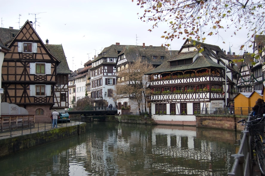 La Petite France, barrio al que se acudía en tiempos medievales para curarse de enfermedades “vergonzosas”.