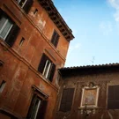 /attachments/trips/little-details-about-rome/colorful-rome-street-corner_hu_45523f3cb88f3483.webp