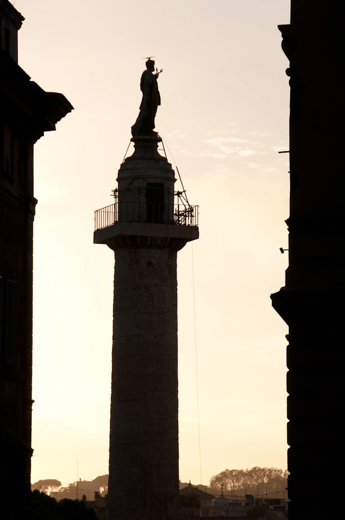 And to end this post here is another statue at sunset. For some reason the statue has what evidently is cap with an helix and is making a kung fu pose with skeletal arms. These Romans are crazy.