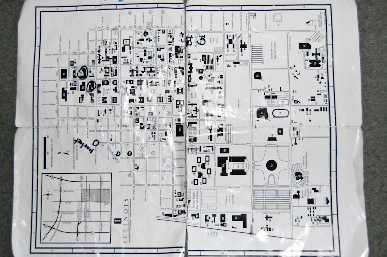 El mapa que me ha estado acompañando toda la semana. Para que os hagáis una idea de las dimensiones se tarda 15 minutos a pie (andando con la prisa de quien llega tarde a clase) en ir del centro a cualquiera de las esquinas.