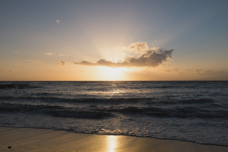 maui-sunset-over-ocean.webp