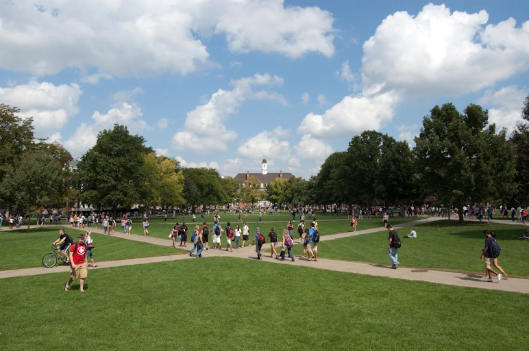  La zona central del campus conocida como Quad.