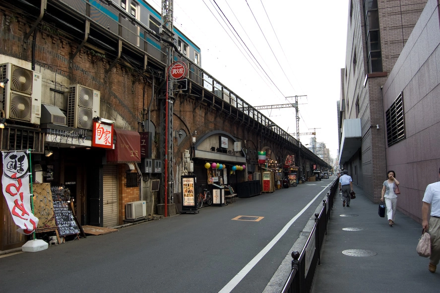 Más calles de Tokyo. La vista se pierde en el horizonte.