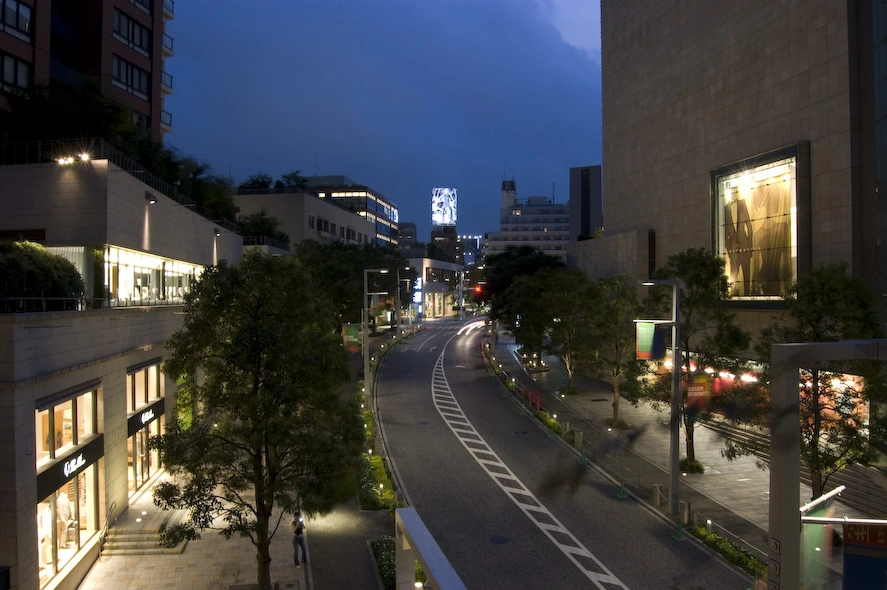 road-through-roppongi-hills-at-night.webp