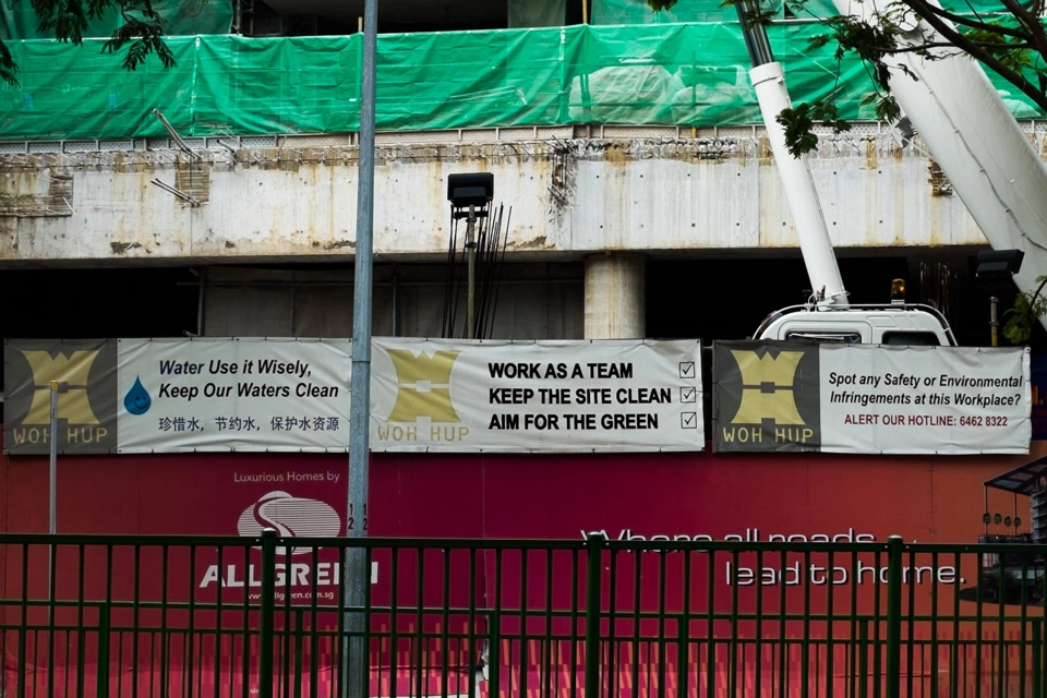 &lsquo;Water use it wisely, Keep our waters clean&rsquo;, &lsquo;Work as a team, Keep the site clean, Aim for the green&rsquo;, &lsquo;Spot any safety or environmental infringements at this workplace?&rsquo;.