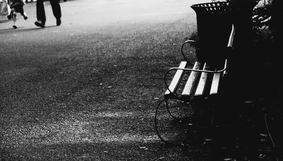 park-bench-saint-stephens-green-dublin.webp