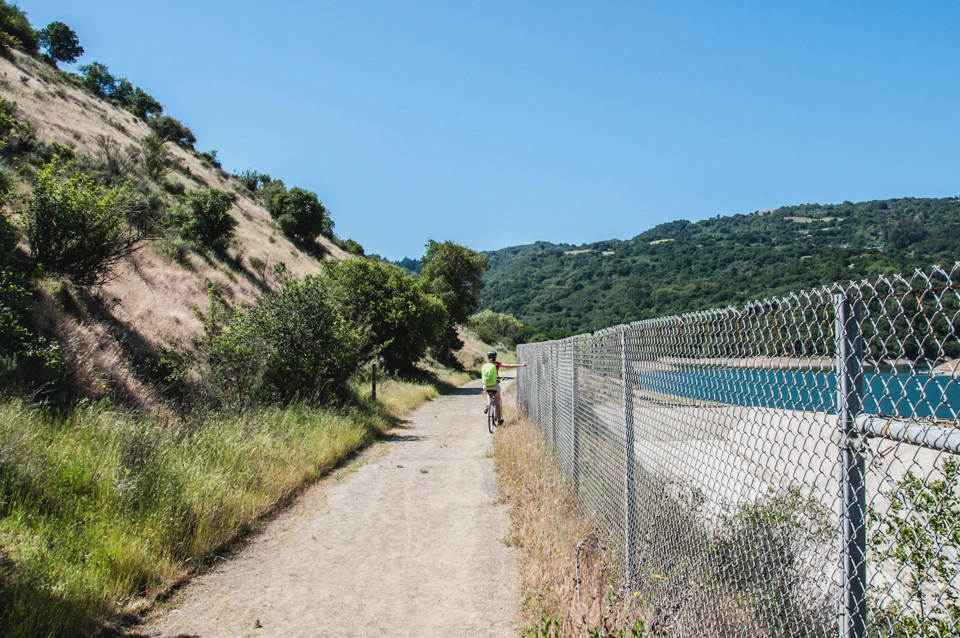 Some people may focus on the scenery, some on the fence, some on Loes. I was focused on the pointy rocks on the trail and on my road bike delicate road tires.