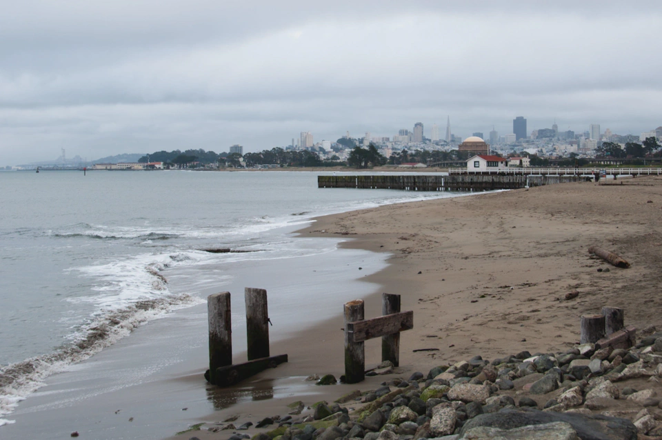 san-francisco-beach-2-very-cloudy.webp